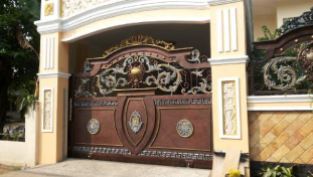 Pintu Gerbang Tempa Klasik